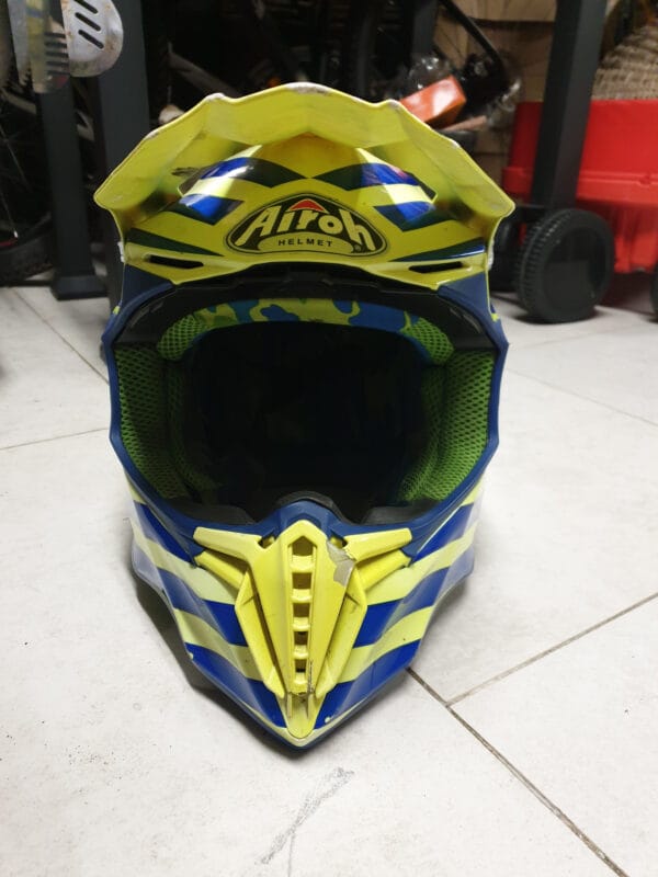 CAPACETE USADO AIROH TWIST QATAR CAIROLI - Image 2