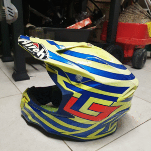 CAPACETE USADO AIROH TWIST QATAR CAIROLI
