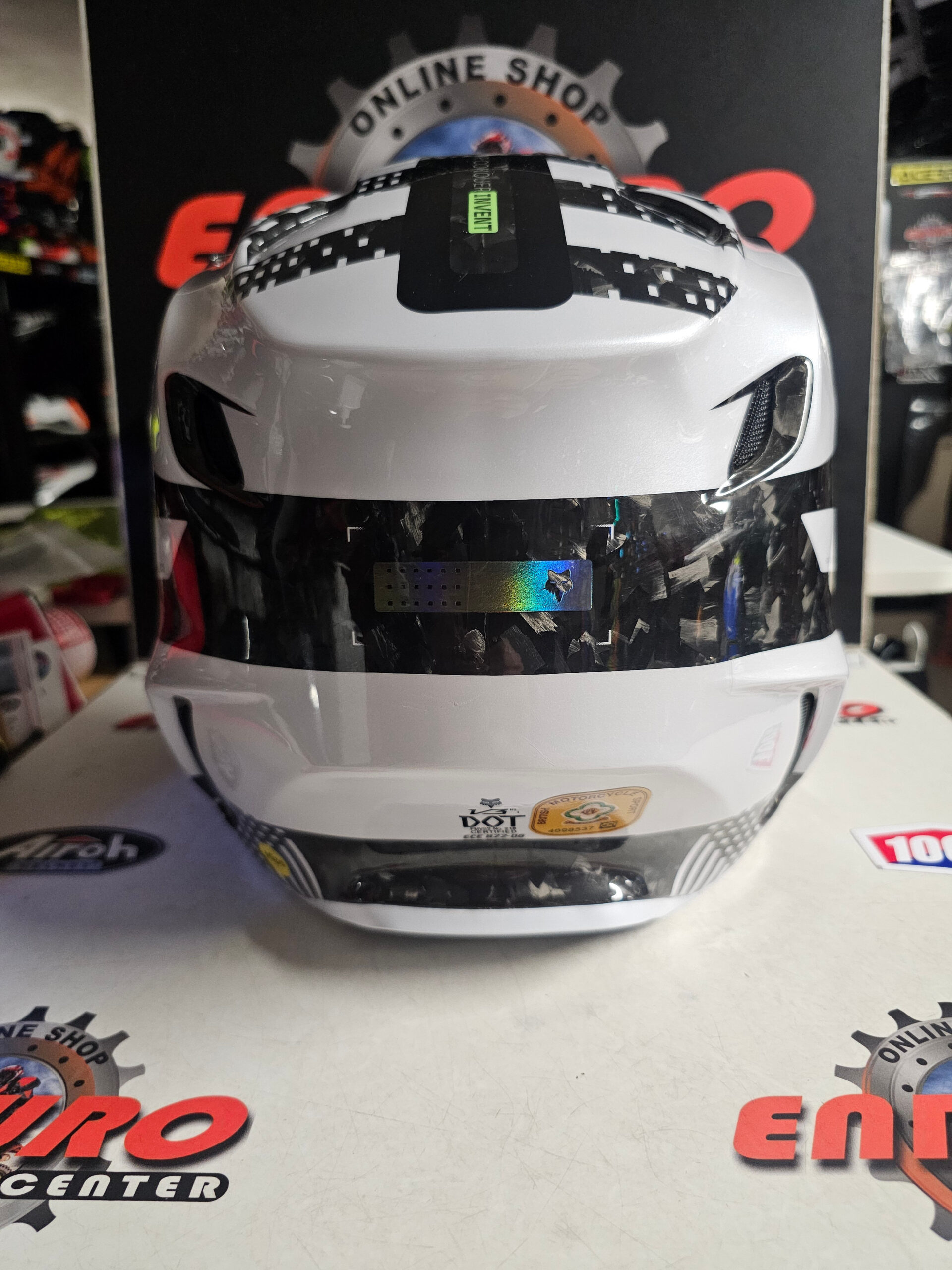 CAPACETE USADO FOX V3 RS CARBON 50TH ANNIVERSARY 25 LTD EDT. WHT/BLK 6 CAPACETE USADO FOX V3 RS CARBON 50TH ANNIVERSARY 25 LTD EDT. WHT/BLK - Image 6