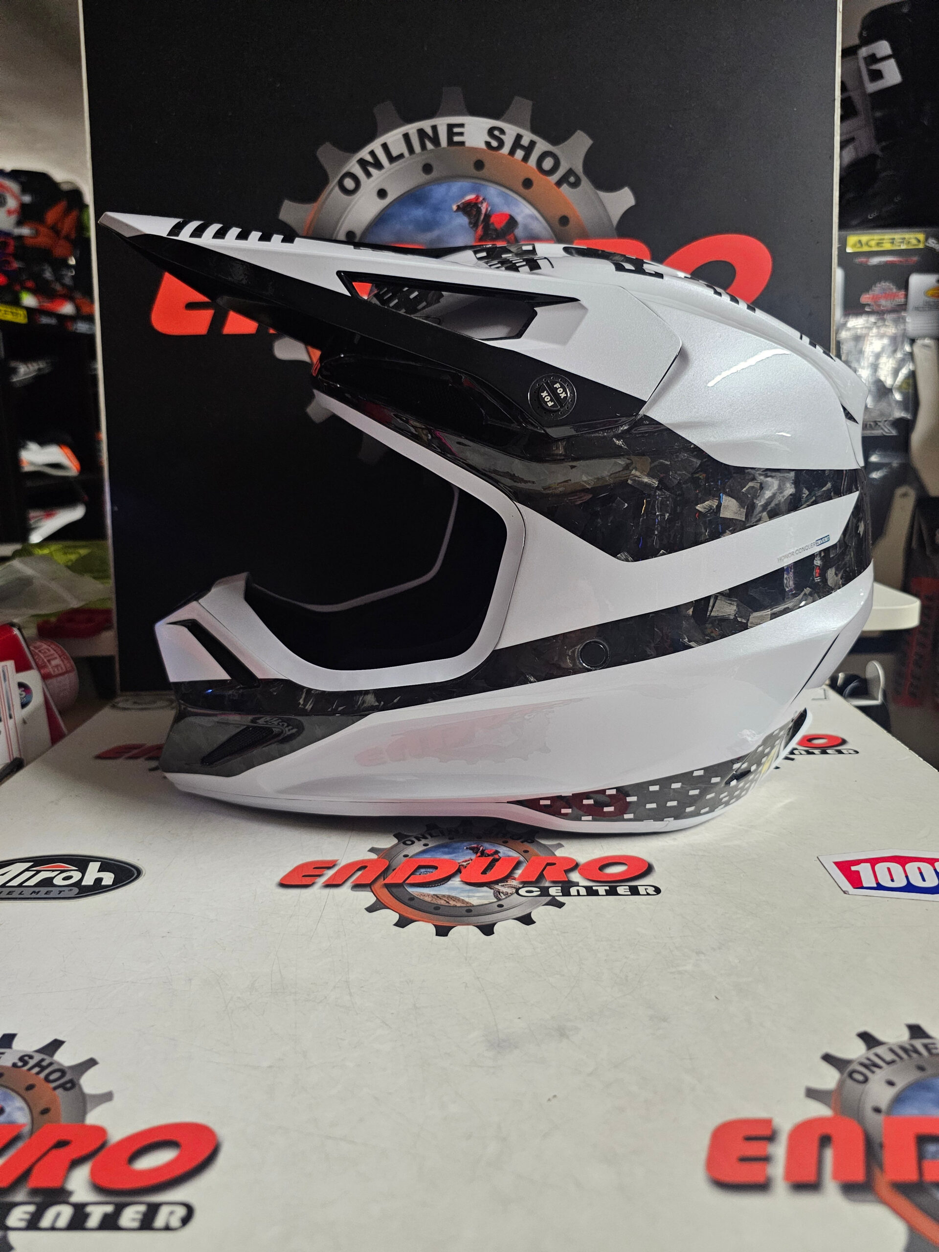 CAPACETE USADO FOX V3 RS CARBON 50TH ANNIVERSARY 25 LTD EDT. WHT/BLK 9 CAPACETE USADO FOX V3 RS CARBON 50TH ANNIVERSARY 25 LTD EDT. WHT/BLK - Image 9