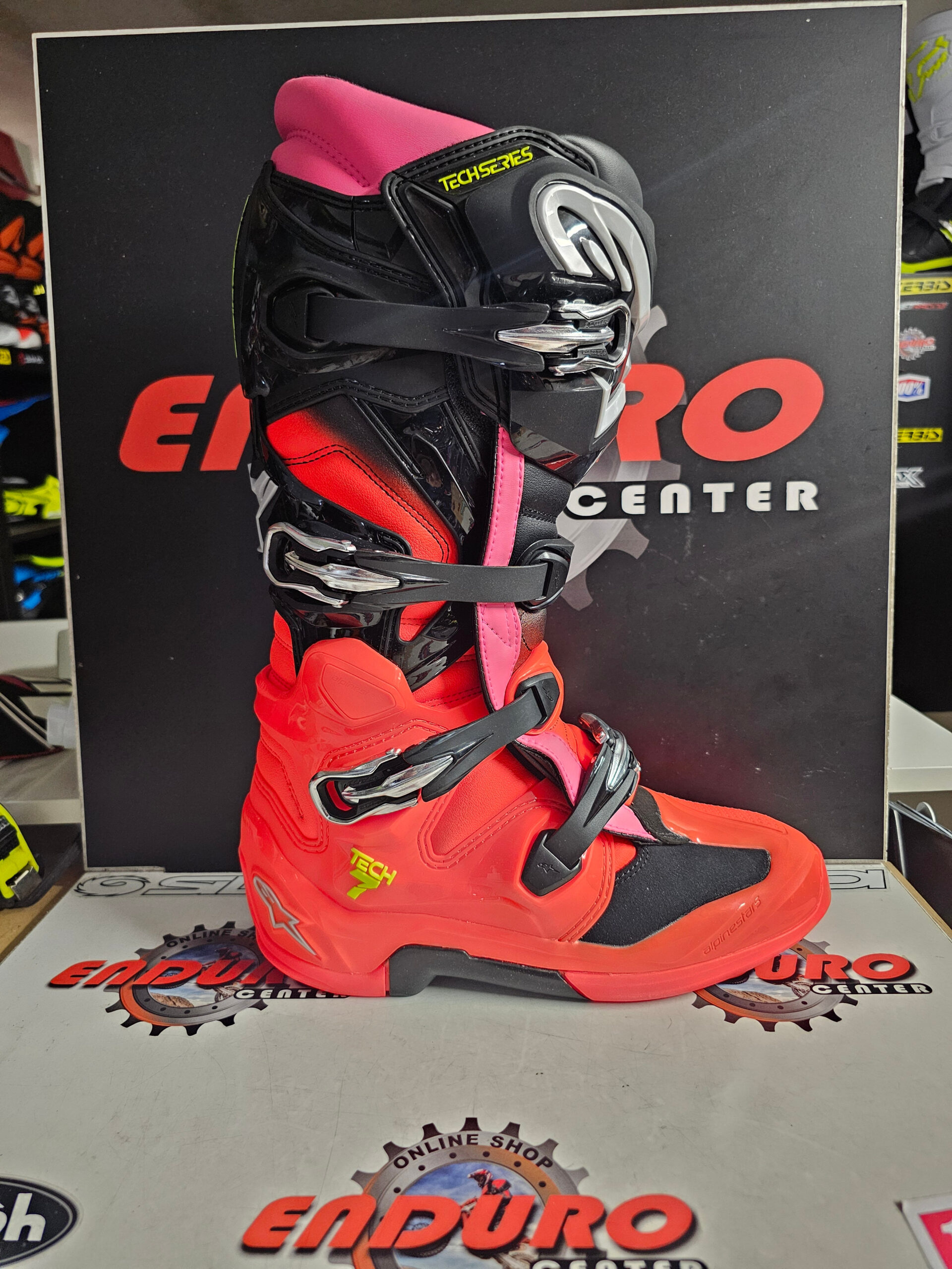 BOTAS ALPINESTARS TECH 7 BLK/RDFLU/MGT NM 25/26 4 BOTAS ALPINESTARS TECH 7 BLK/RDFLU/MGT NM 25/26 - Image 4